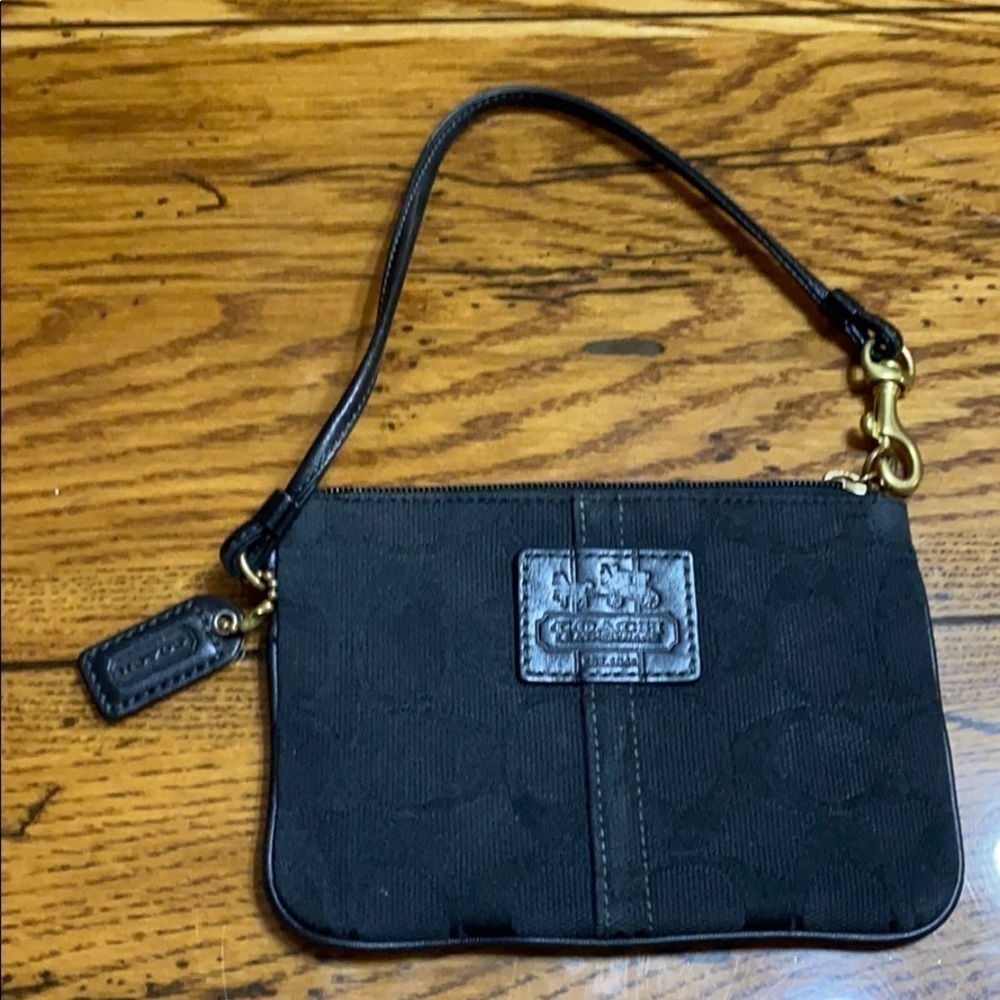 Coach Wristlet CUTE!
